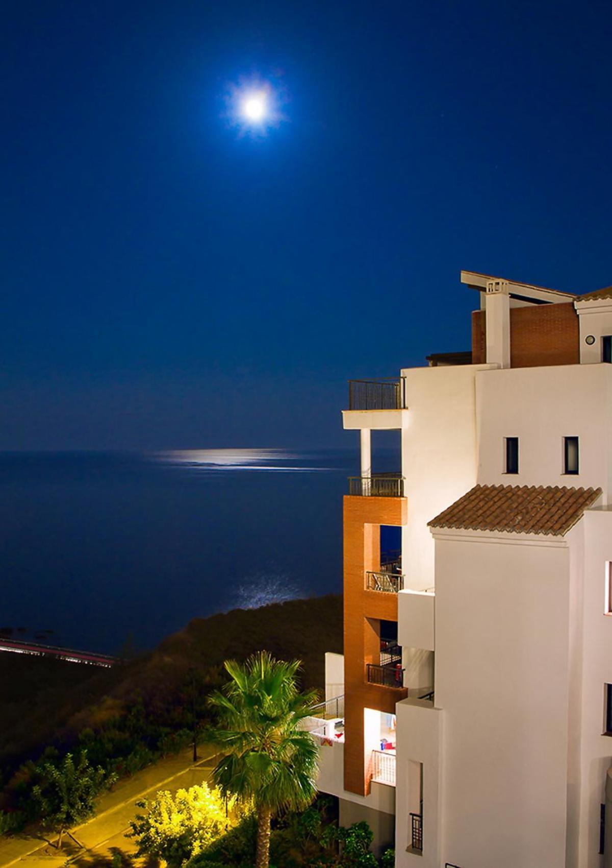 Apartamento de lujo con impresionantes vistas al mar en Torrox Costa Exterior foto